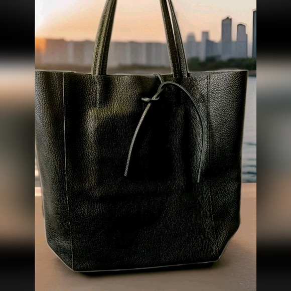 borse in pelle Handbags - Borse In Pelle Tote black, Soft  Pebble Leather, Zip Pocket, Made in Italy